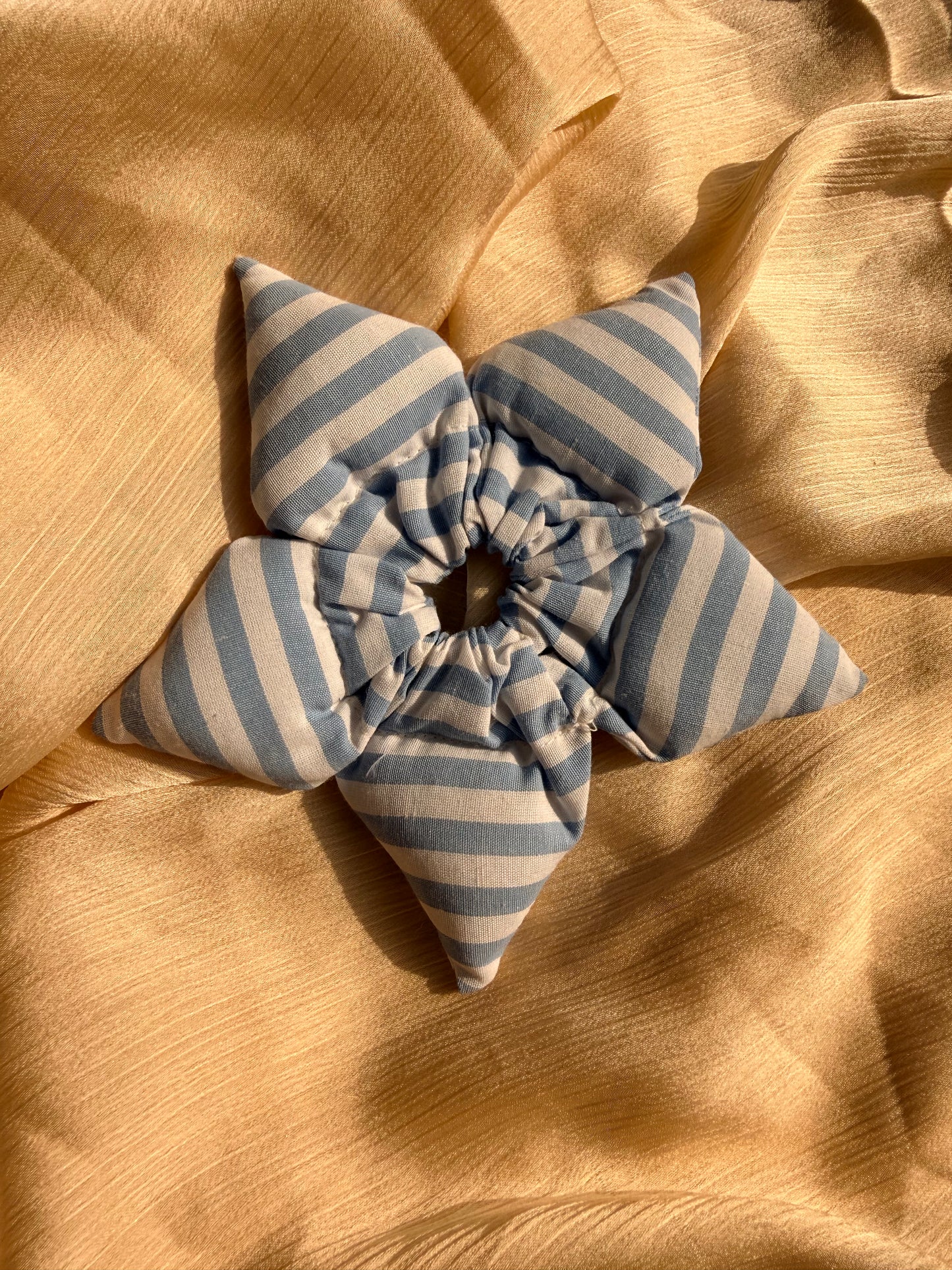 Star striped puff oversized scrunchie